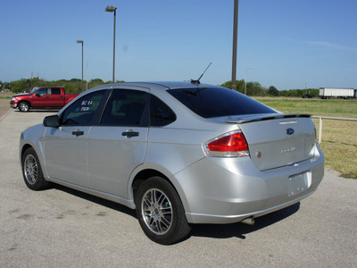 ford focus 2011 silver sedan se gasoline 4 cylinders front wheel drive automatic 75119