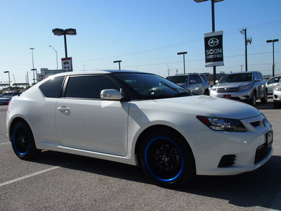 scion tc 2011 white hatchback gasoline 4 cylinders front wheel drive 6 speed manual 76011