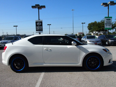 scion tc 2011 white hatchback gasoline 4 cylinders front wheel drive 6 speed manual 76011