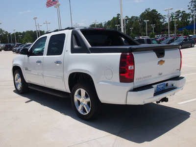 chevrolet avalanche 2012 white suv lt flex fuel 8 cylinders 2 wheel drive automatic 77304