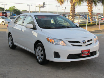 toyota corolla 2011 silver sedan le gasoline 4 cylinders front wheel drive automatic with overdrive 77074