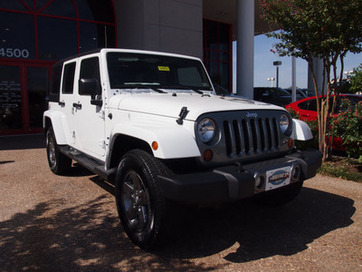 jeep wrangler unlimited 2012 white suv sport gasoline 6 cylinders 4 wheel drive shiftable automatic 75093