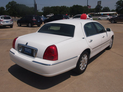 lincoln town car 2011 white sedan signature limited flex fuel 8 cylinders rear wheel drive automatic 76049