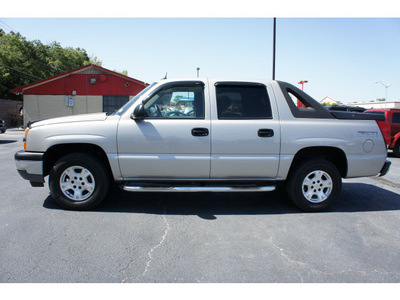 chevrolet avalanche 2005 silver 1500 z71 flex fuel 8 cylinders 4 wheel drive automatic 76543