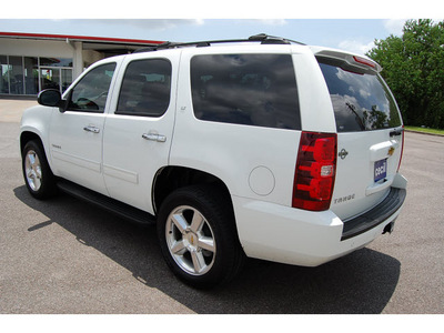 chevrolet tahoe 2009 white suv lt flex fuel 8 cylinders 2 wheel drive automatic with overdrive 77632