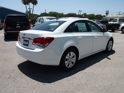 chevrolet cruze 2012 white sedan ls gasoline 4 cylinders front wheel drive automatic 78114