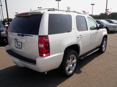 chevrolet tahoe 2013 white suv ltz flex fuel v8 4 wheel drive automatic with overdrive 55313