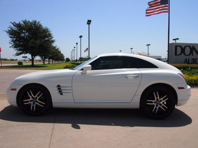 chrysler crossfire 2004 white coupe gasoline 6 cylinders sohc rear wheel drive automatic 76018