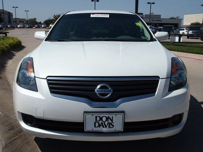 nissan altima 2009 white sedan 2 5 s gasoline 4 cylinders front wheel drive automatic 76018