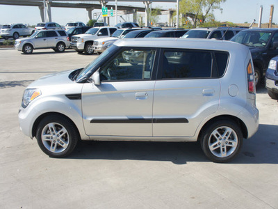 kia soul 2010 silver suv ! gasoline 4 cylinders front wheel drive automatic 76137