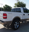 ford f 150 2006 white lariat gasoline 8 cylinders 4 wheel drive automatic with overdrive 76011