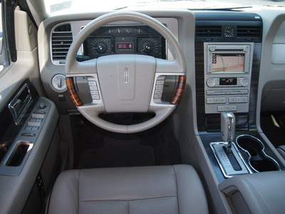 lincoln navigator 2007 silver suv gasoline 8 cylinders 4 wheel drive automatic with overdrive 76011