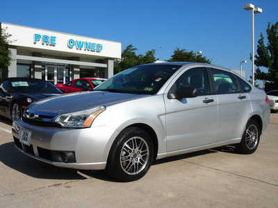 ford focus 2010 silver sedan se gasoline 4 cylinders front wheel drive automatic with overdrive 76011