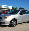 ford focus 2010 silver sedan se gasoline 4 cylinders front wheel drive automatic with overdrive 76011