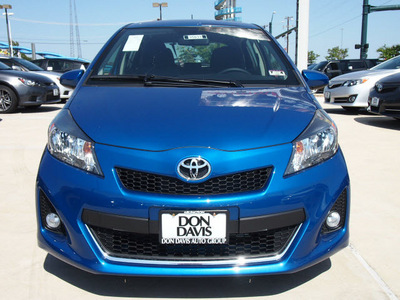 toyota yaris 2012 blue 5 door se gasoline 4 cylinders front wheel drive automatic 76011