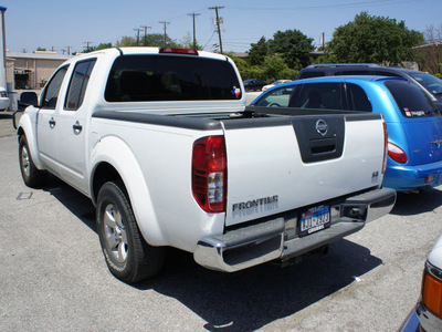 nissan frontier 2010 white se v6 gasoline 6 cylinders 2 wheel drive automatic 75062