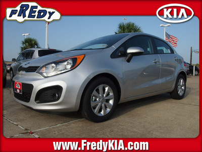 kia rio5 2013 silver wagon ex gasoline 4 cylinders front wheel drive 6 speed automatic 77034