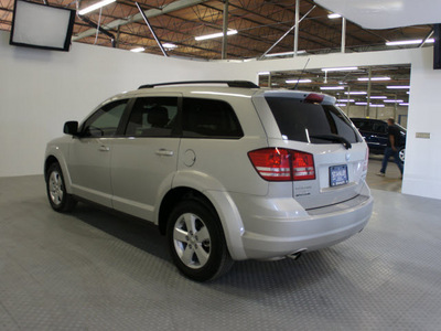dodge journey 2010 silver suv sxt gasoline 6 cylinders front wheel drive automatic 75219