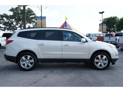 chevrolet traverse 2011 white ltz 6 cylinders 6 speed automatic 78216