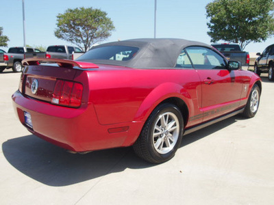 ford mustang 2005 red v6 deluxe gasoline 6 cylinders rear wheel drive automatic 75087