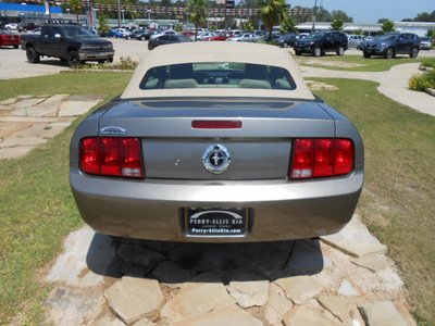 ford mustang 2005 dk  gray v6 deluxe gasoline 6 cylinders rear wheel drive automatic 75901
