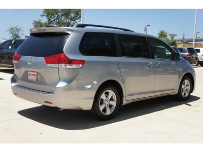 toyota sienna 2012 silver van le 8 passenger gasoline 6 cylinders front wheel drive automatic 78232