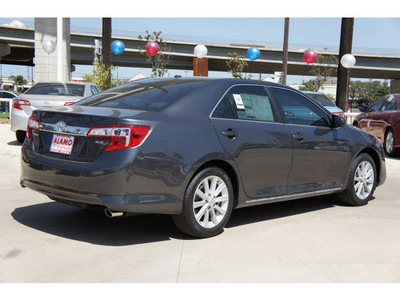 toyota camry 2012 gray sedan xle gasoline 4 cylinders front wheel drive automatic 78232