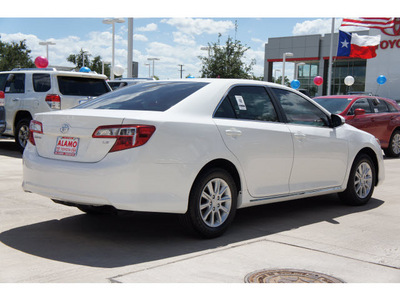 toyota camry 2012 white sedan le gasoline 4 cylinders front wheel drive automatic 78232