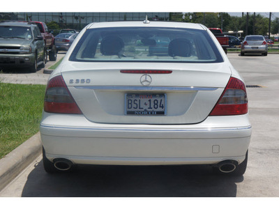 mercedes benz e class 2008 white sedan e350 gasoline 6 cylinders rear wheel drive automatic 77090