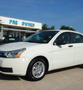 ford focus 2010 white sedan se 4 cylinders automatic with overdrive 76011