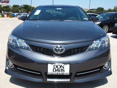 toyota camry 2012 gray sedan se 4 cylinders automatic 76011