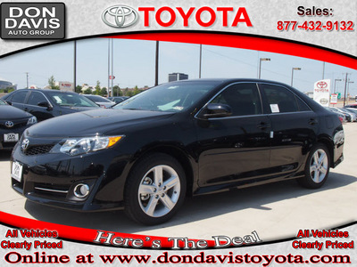 toyota camry 2012 black sedan se 4 cylinders automatic 76011