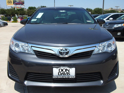 toyota camry 2012 gray sedan le 4 cylinders automatic 76011