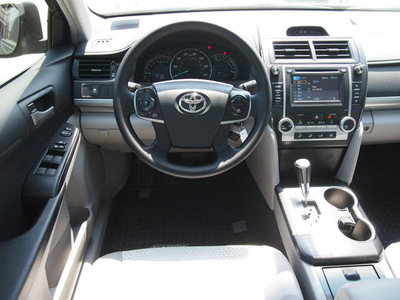 toyota camry 2012 gray sedan le 4 cylinders automatic 76011