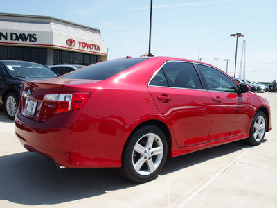 toyota camry 2012 red sedan se 4 cylinders automatic 76011