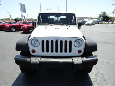 jeep wrangler 2009 white suv x gasoline 6 cylinders 4 wheel drive automatic 60443