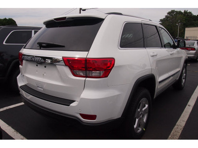 jeep grand cherokee 2013 white suv laredo gasoline 6 cylinders 4 wheel drive 5 spd automatic 07730