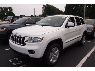 jeep grand cherokee 2013 white suv laredo gasoline 6 cylinders 4 wheel drive 5 spd automatic 07730