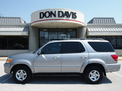 toyota sequoia 2005 silver suv sr5 gasoline 8 cylinders rear wheel drive automatic with overdrive 76011