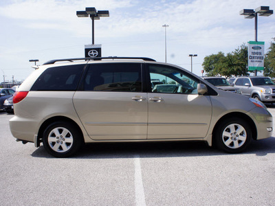 toyota sienna 2006 lt  brown van xle 7 passenger gasoline 6 cylinders front wheel drive automatic 76011