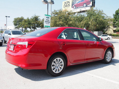 toyota camry 2012 red sedan le gasoline 4 cylinders front wheel drive automatic 76011