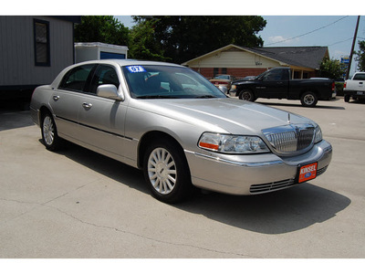 lincoln town car 2007 silver sedan signature limited flex fuel 8 cylinders rear wheel drive automatic with overdrive 77706