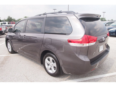 toyota sienna 2012 dk  gray van le 8 passenger gasoline 6 cylinders front wheel drive automatic 77074