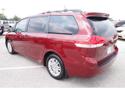 toyota sienna 2012 dk  red van xle 8 passenger gasoline 6 cylinders front wheel drive automatic 77074