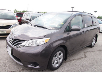 toyota sienna 2012 dk  gray van le 8 passenger gasoline 6 cylinders front wheel drive automatic 77074