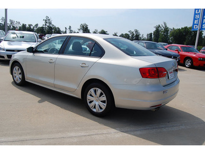 volkswagen jetta 2011 silver sedan se pzev gasoline 5 cylinders automatic with overdrive 77656