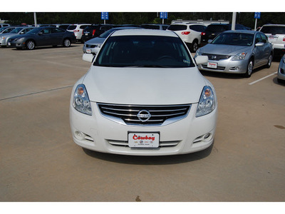 nissan altima 2011 white sedan 2 5 s gasoline 4 cylinders front wheel drive automatic with overdrive 77656