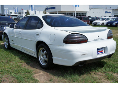 pontiac grand prix 2001 white sedan gtp gasoline v6 front wheel drive automatic 77094
