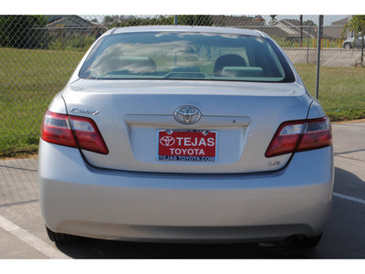 toyota camry 2007 silver sedan le gasoline 4 cylinders front wheel drive automatic 77338