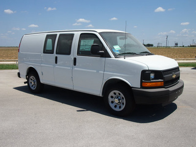 chevrolet express cargo 2012 white van 1500 gasoline 6 cylinders rear wheel drive automatic 78009